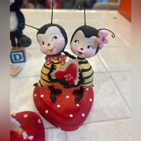 Marie Patterson signed “Bee Mine” Valentine folk-art sculpture